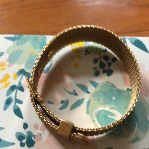 Pretty gold tone with buckle strap